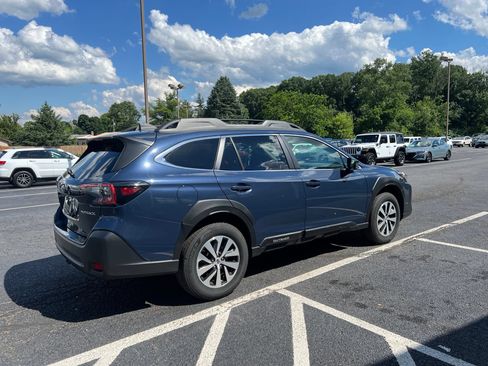 Used 2024 Subaru Outback Premium AWD/4WD image 6