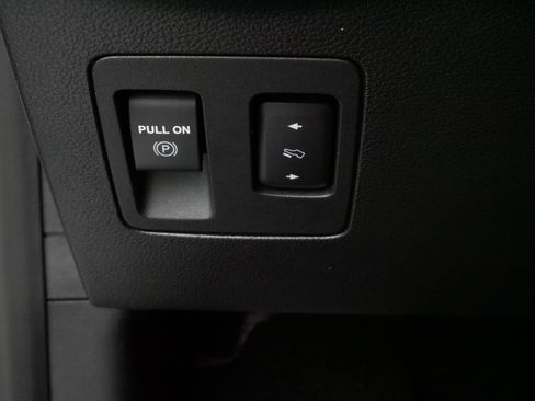 Used 2018 Ford F150 Lariat w/ Equipment Group 502A Luxury AWD/4WD image 28