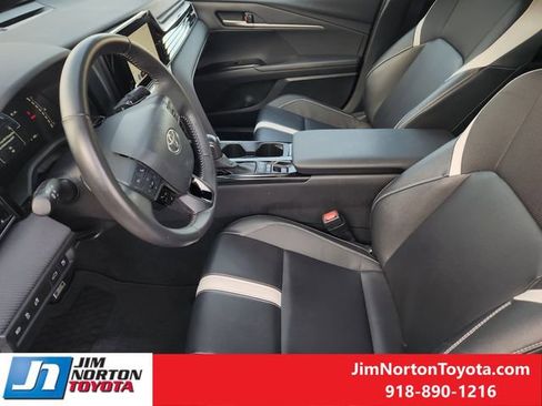 Used 2025 Toyota Camry SE FWD image 13