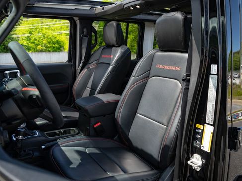 Used 2024 Jeep Wrangler Unlimited Rubicon AWD/4WD image 15