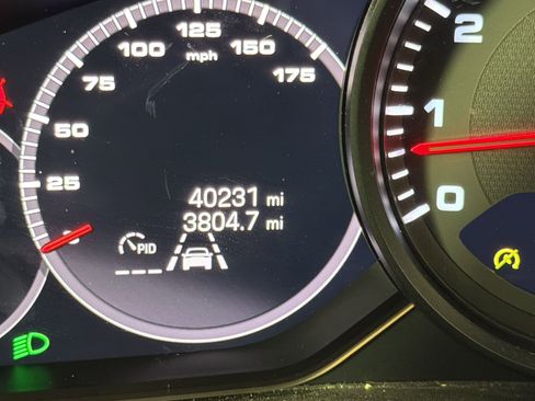 Certified 2022 Porsche Cayenne AWD/4WD image 28