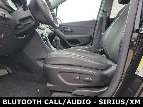 Used 2022 Chevrolet Trax LT w/ LT Convenience Package AWD/4WD image 16