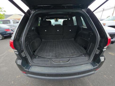 Used 2018 Jeep Grand Cherokee Laredo AWD/4WD image 13