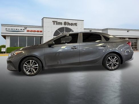 Used 2022 Kia Forte LXS image 2
