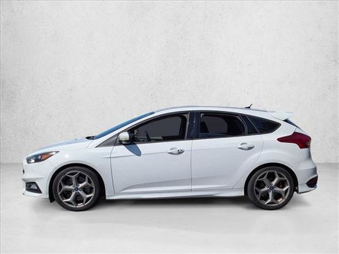 Used 2018 Ford Focus ST w/ Equipment Group 401A image 8
