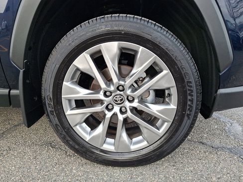 Used 2025 Toyota RAV4 XLE Premium image 8