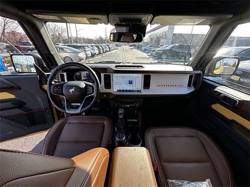 Certified 2024 Ford Bronco Heritage Edition image 3