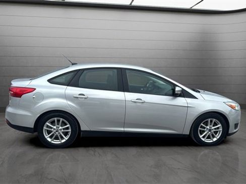 Used 2016 Ford Focus SE w/ SE Cold Weather Package image 3