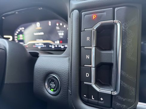 Used 2024 GMC Yukon Denali w/ Advanced Technology Package AWD/4WD image 25