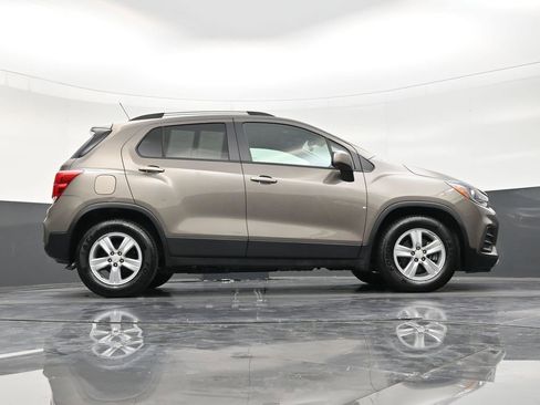Used 2022 Chevrolet Trax LT w/ LT Convenience Package image 26