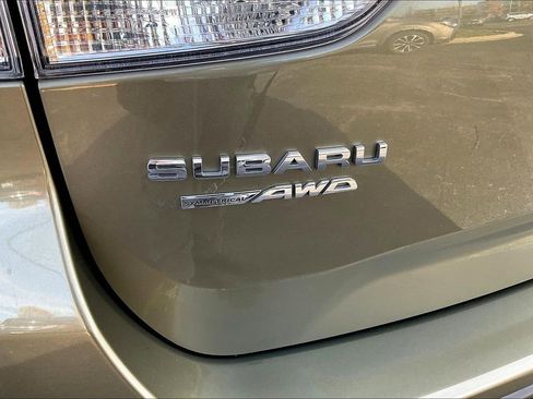 Certified 2022 Subaru Forester Limited image 33