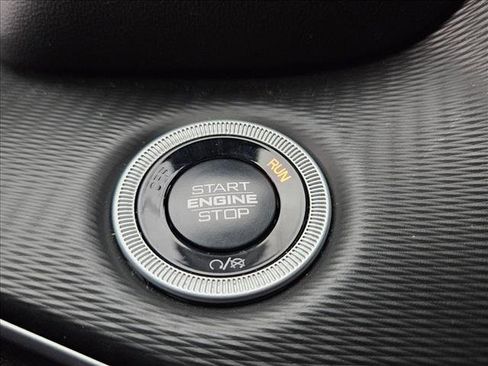 Used 2025 Jeep Grand Cherokee Laredo image 14