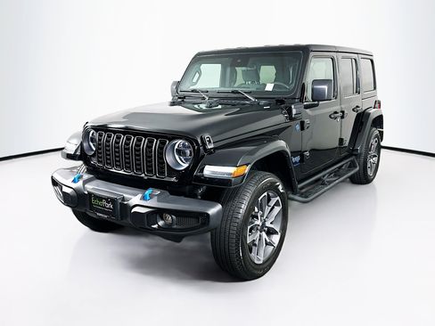 Used 2024 Jeep Wrangler Unlimited w/ Convenience Group AWD/4WD image 3