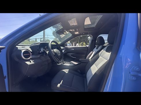 Used 2024 Chevrolet Trax RS w/ Sunroof Package FWD image 7