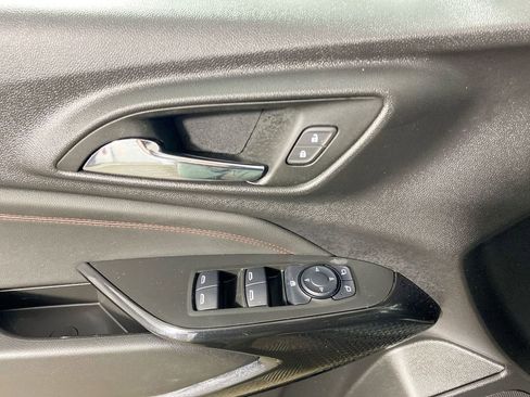 Used 2025 Chevrolet Trax RS w/ Driver Confidence Package image 13