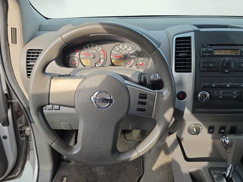 Used 2010 Nissan Frontier SE w/ Moonroof Pkg AWD/4WD image 15