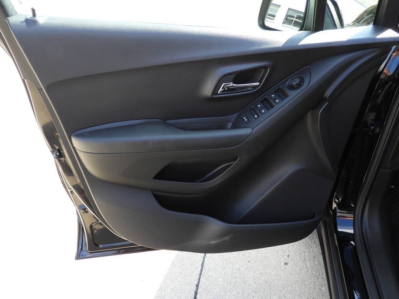 Used 2019 Chevrolet Trax LS FWD image 20