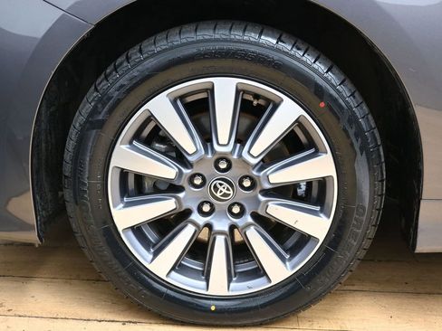 Used 2020 Toyota Sienna LE AWD/4WD image 10