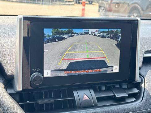 Used 2025 Toyota RAV4 XLE AWD/4WD image 24