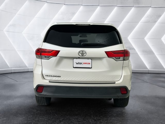 Used 2017 Toyota Highlander LE FWD image 5