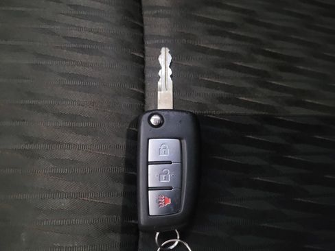 Used 2018 Nissan Rogue S image 32