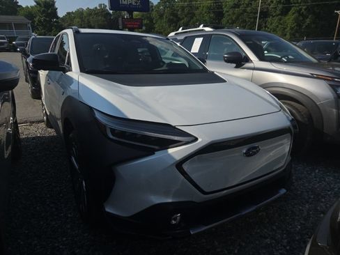 Used 2023 Subaru Solterra AWD image 2