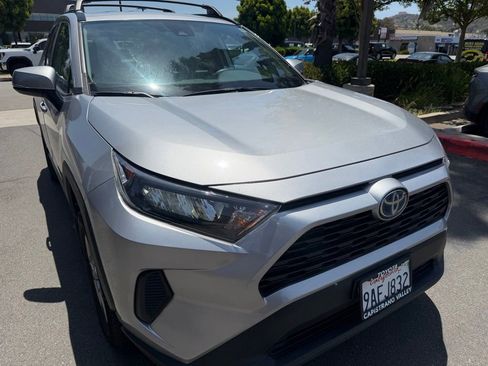 Used 2022 Toyota RAV4 LE AWD/4WD image 2