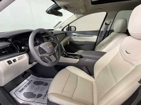 New 2025 Cadillac XT5 Premium Luxury image 5