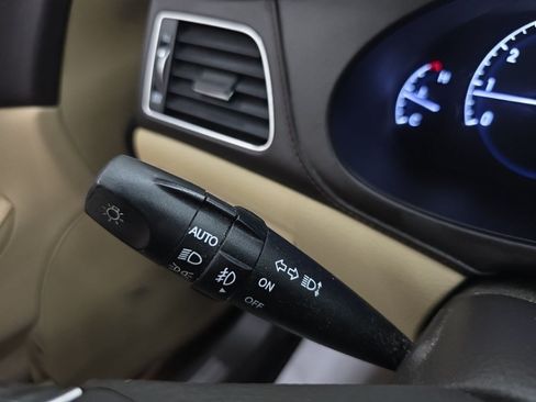 Used 2013 Hyundai Genesis 3.8 w/ Premium Pkg RWD image 28
