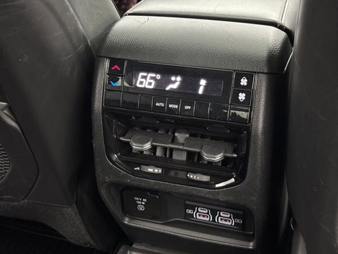 Used 2023 Jeep Grand Cherokee L Altitude AWD/4WD image 7