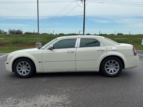 Used 2005 Chrysler 300 C RWD image 3