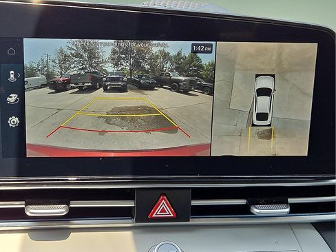Used 2024 Hyundai Elantra Limited FWD image 16