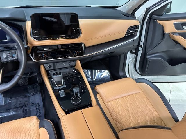 Used 2023 Nissan Rogue Platinum AWD/4WD image 24