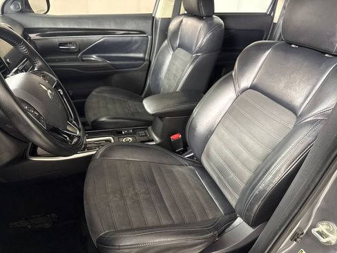 Used 2019 Mitsubishi Outlander AWD image 9