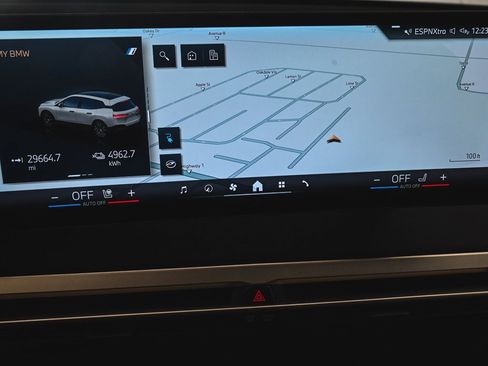 Used 2024 BMW iX xDrive50 w/ Premium Package image 18