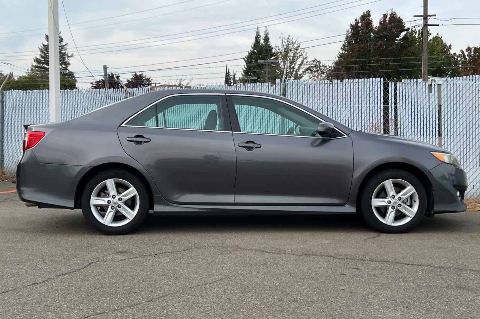 Used 2014 Toyota Camry SE FWD image 6