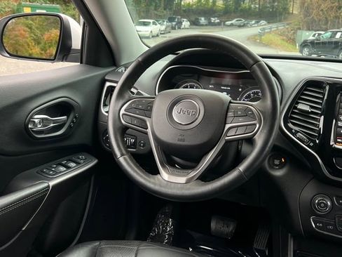 Used 2019 Jeep Cherokee Limited image 18