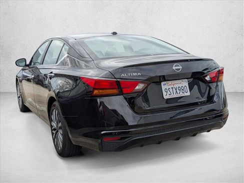 Used 2025 Nissan Altima 2.5 SV image 6