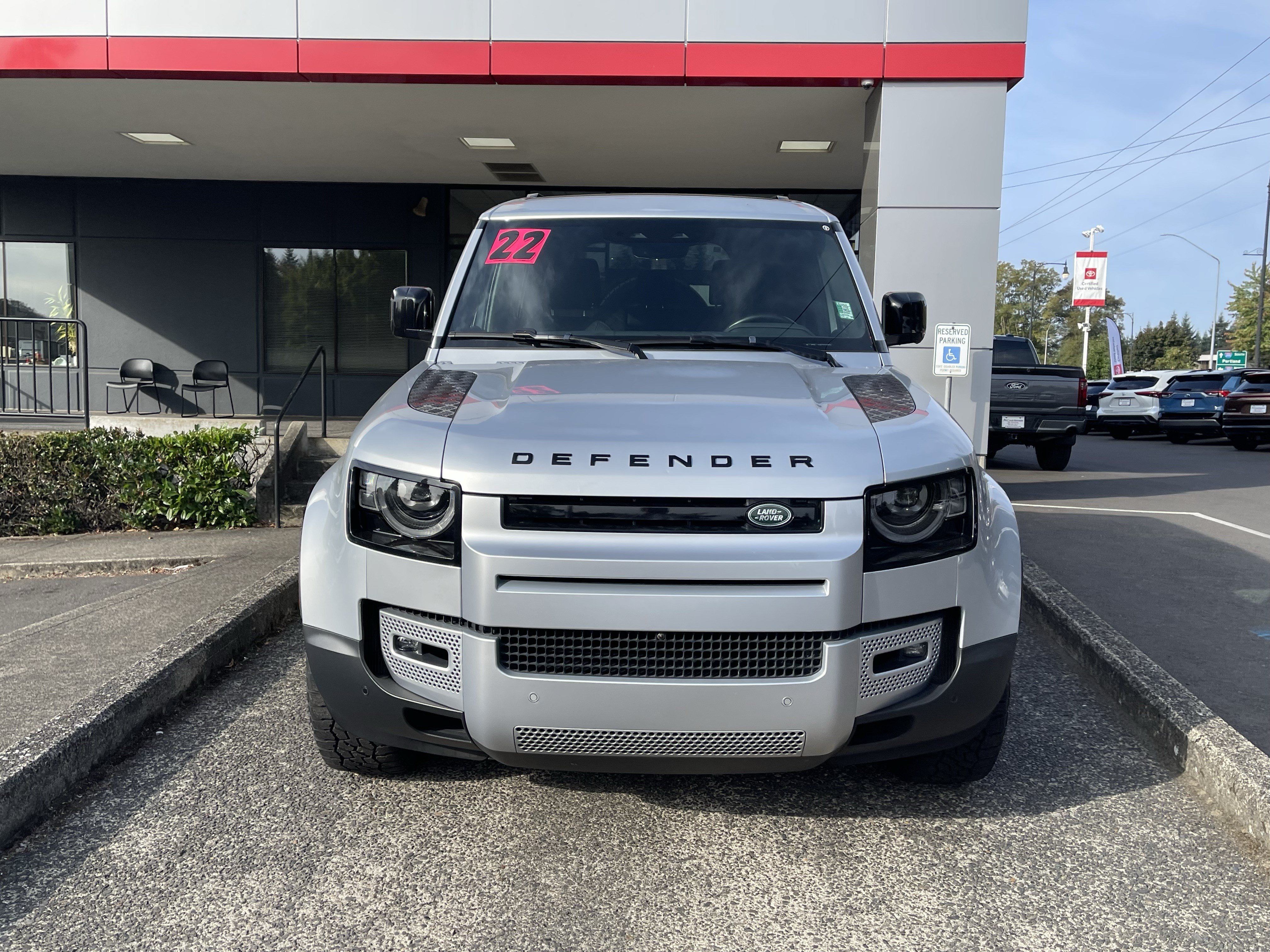 Used 2022 Land Rover Defender 110 SE AWD/4WD image 2