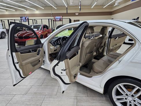 Used 2013 Mercedes-Benz C 300 Sport image 15