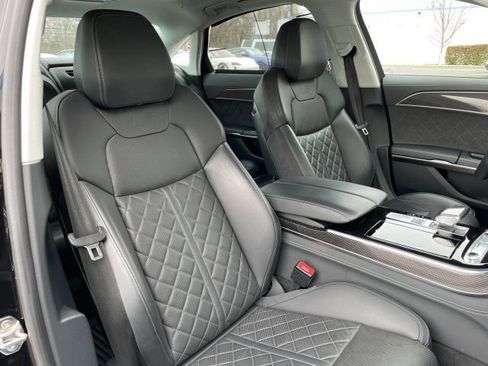 Used 2023 Audi S8 AWD/4WD image 42