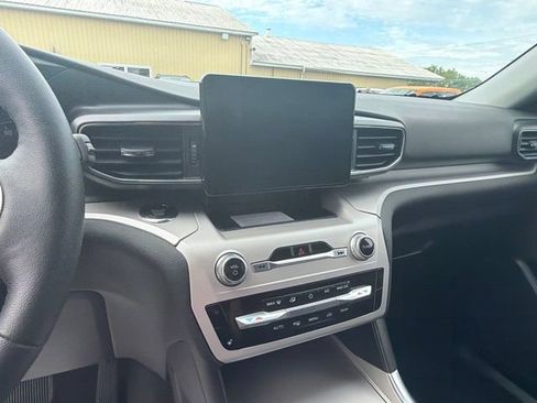 Used 2023 Ford Explorer XLT w/ Equipment Group 202A AWD/4WD image 19