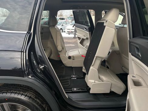 Used 2019 Volkswagen Atlas SE w/ Panoramic Sunroof Package image 28