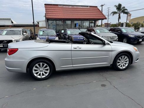 Used 2011 Chrysler 200 Touring FWD image 7
