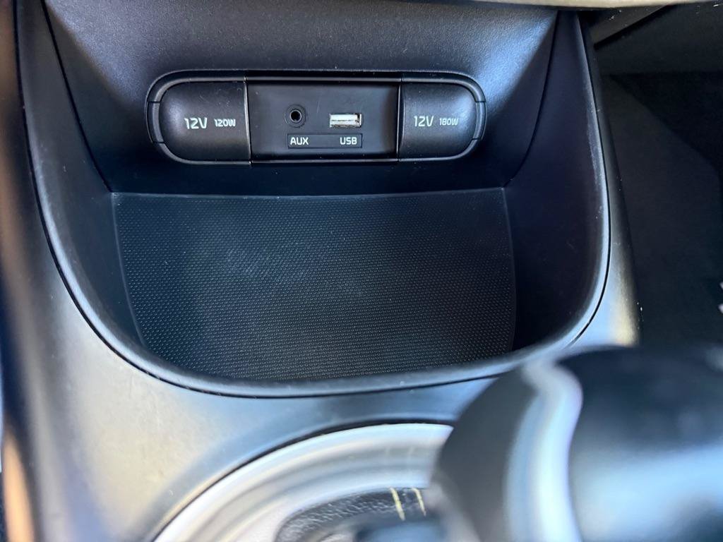 Used 2016 Kia Soul + FWD image 11