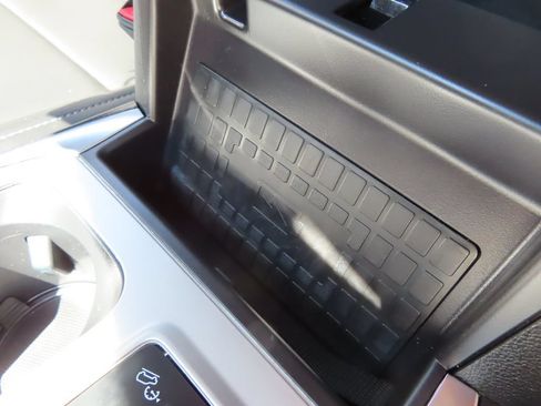 Used 2024 Ford Explorer XLT w/ Equipment Group 202A AWD/4WD image 11