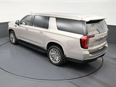 Used 2023 GMC Yukon XL SLT w/ SLT Luxury Package RWD image 13