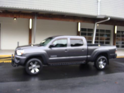 Used 2013 Toyota Tacoma 4x4 Double Cab image 2