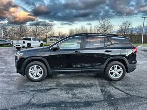 Used 2023 GMC Terrain SLE w/ Driver Convenience Package image 5