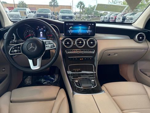 Used 2022 Mercedes-Benz GLC 300 4MATIC image 5